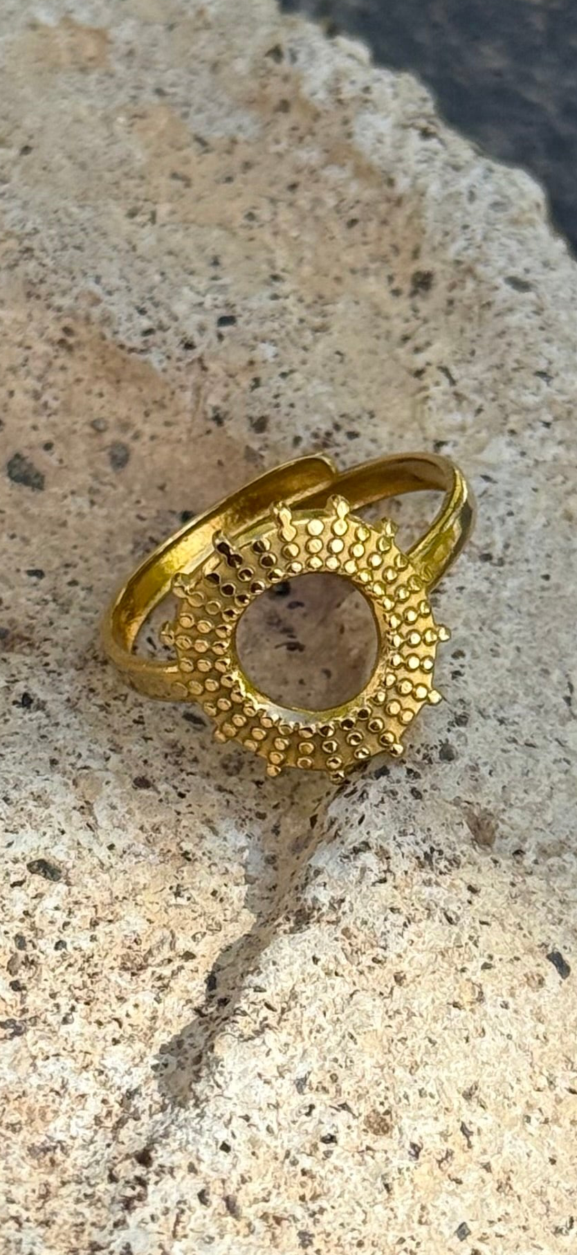 Surya Ring – goldener Sonnenring, inspiriert von der indischen Sonnengöttin