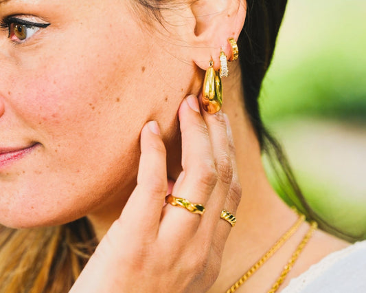 Fiora Hoops