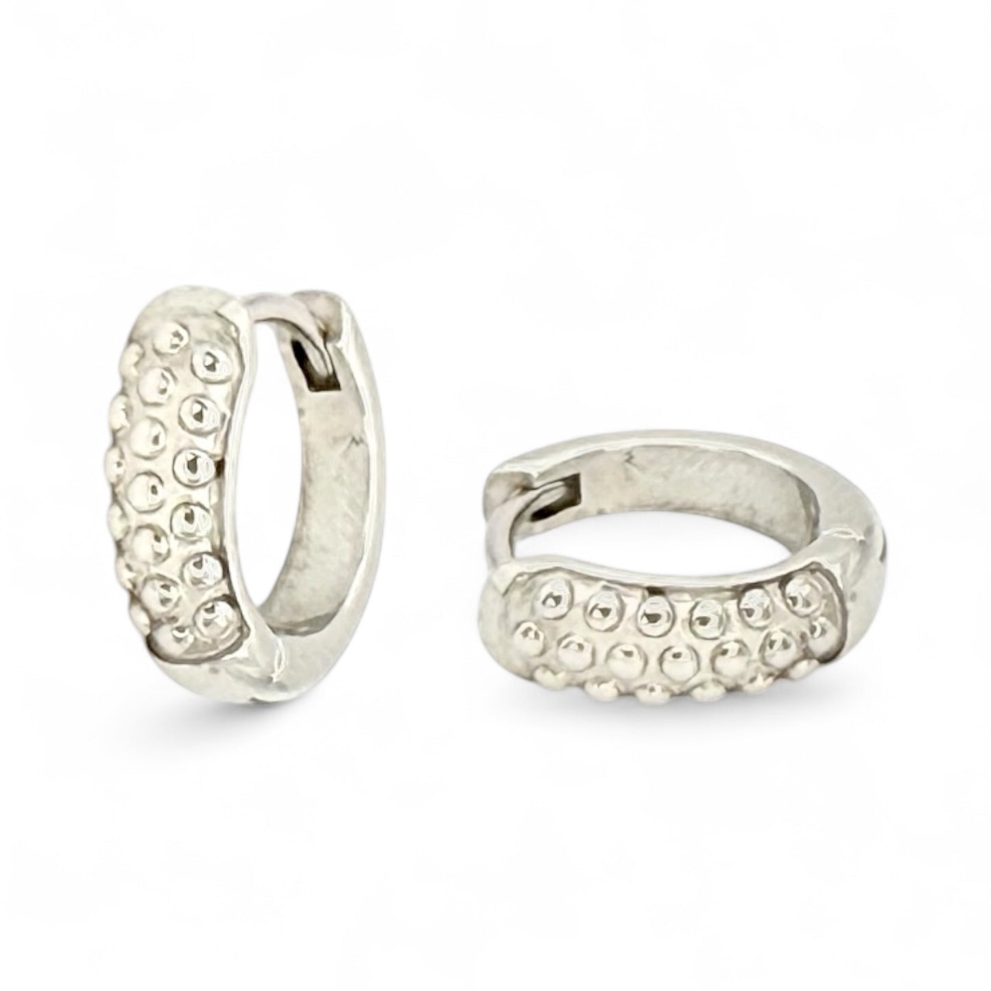 Luma Hoops silberne Mini-Creolen mit strukturierter Oberfläche
