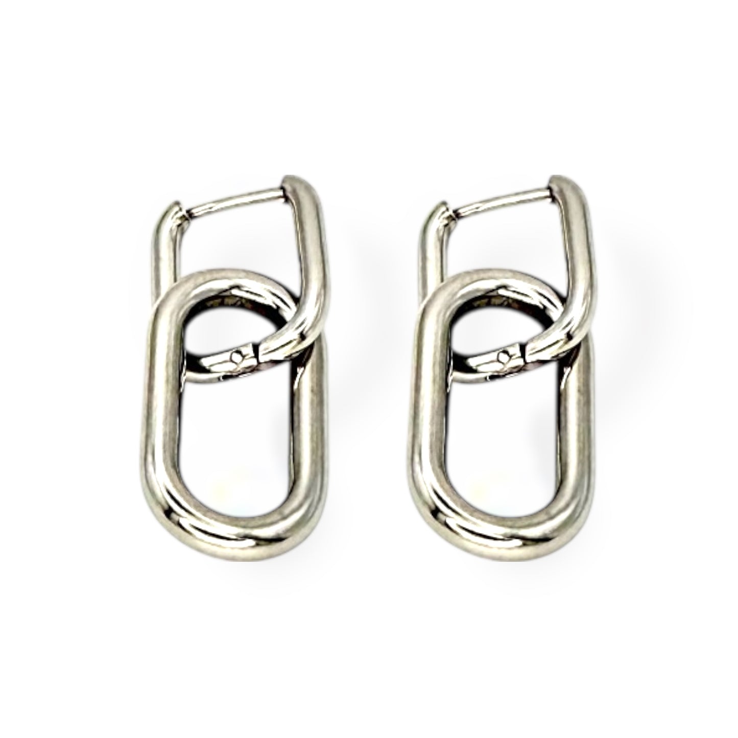 Dualink Hoops Creolen Edelstahl silberfarben getragen
