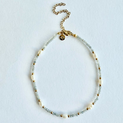 Isla Grace – Perlenkette mit Naturstein-Perlen, elegantes Layering, wasserfest