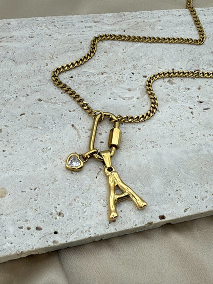 Bestseller Charmkette – Buchstabe & Geburtsstein